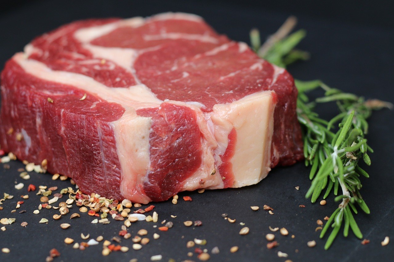 Does Red meat trigger toxic immune reaction which cause cancer